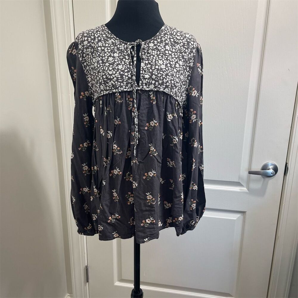 Matilda Jane Women's Floral V-Neck Blouse Gray Long Sleeve Size small (#284)